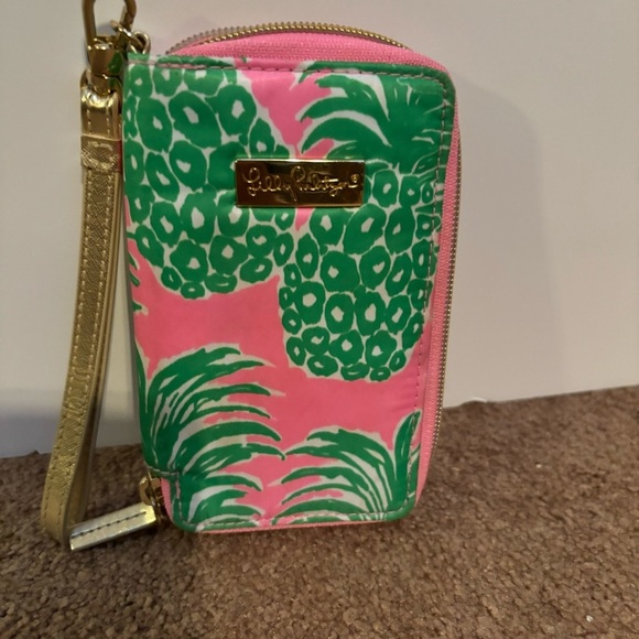 2/$30 Lily Pulitzer Pink Pout Flamenco Pineapple Zip Around Credit Card Wristlet - Picture 1 of 6